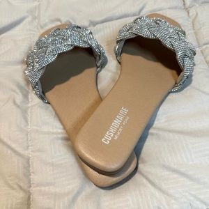 Cushionaire memory foam bling sandals 8.5 women